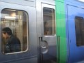 窓の向こうに車掌さんが見えた